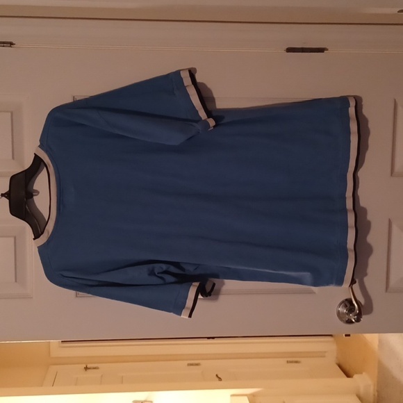 💙🌺Blue and White Top - Picture 9 of 10